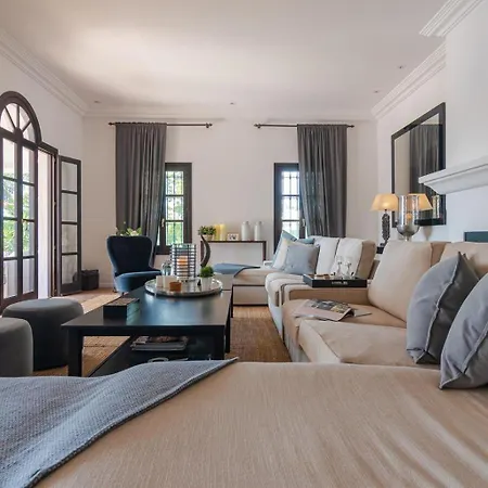 Luxury In Golden Mile Villa