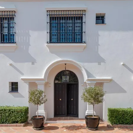 Villa Luxury In Golden Mile
