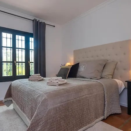 Luxury In Golden Mile Villa *