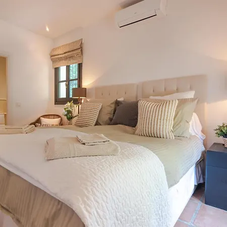 Luxury In Golden Mile Villa