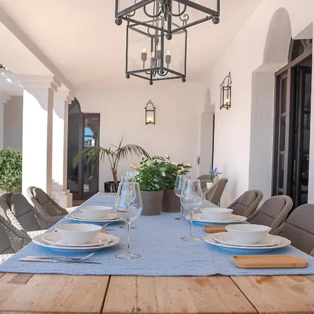 Villa Luxury In Golden Mile